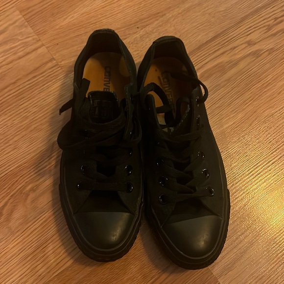 Converse barely wore!! - Picture 1 of 3